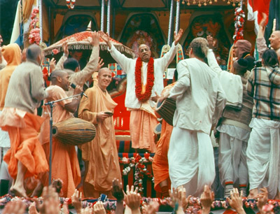 Srila Prabhupada and Devotees Srila Prabhupada and Devotees